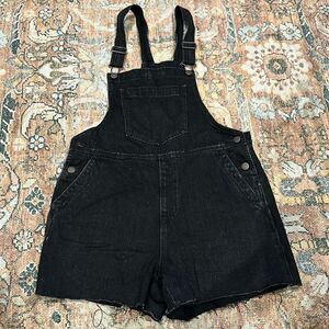 Universal Thread Black denim overall shorts size 6